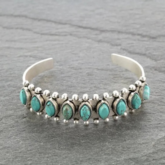 Native Jewelry - Sterling silver & turquoise handcrafted cuff bracelet